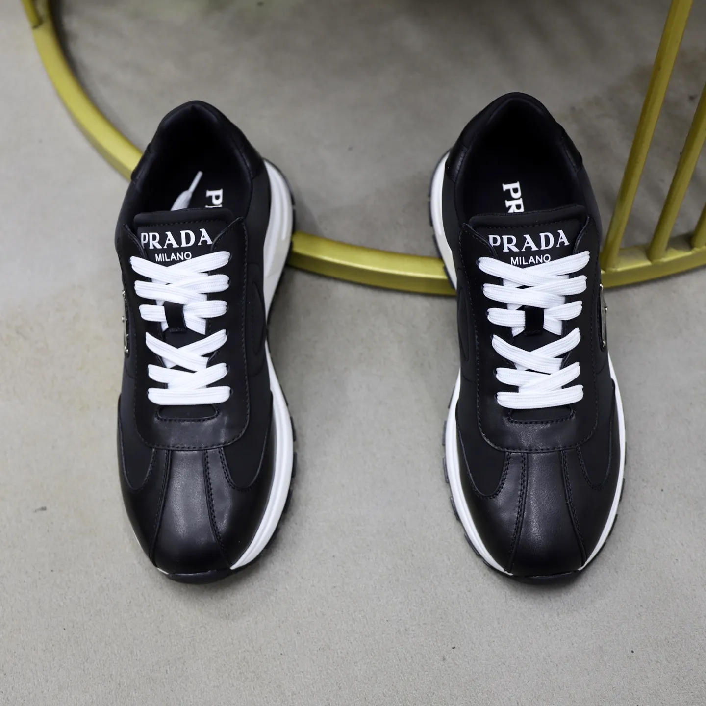 Ex-factory price: 580💰🙅‍♂️🙅‍♂️🙅‍♂️ Brand: PRADA Standard code: 38–44 (45 can be customized) Grade: Same as the official website Material: Original cowhide stitching Comfortable pig and cow lining Light and wear-resistant outsole Style category: Men's fashionable casual shoes and boots Running sneakers Distinguished luxury brand elements Top luxury Color: actual picture color